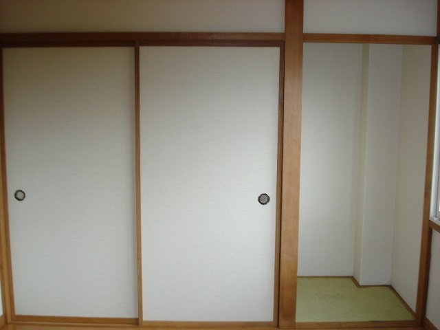 拡大写真:コーポなりたA棟 2階207の収納