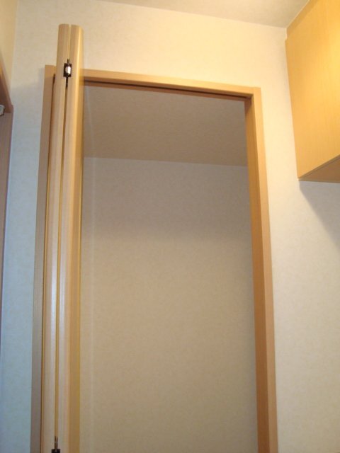 拡大写真:アルシオーネD棟 1階103の玄関収納(イメージ)