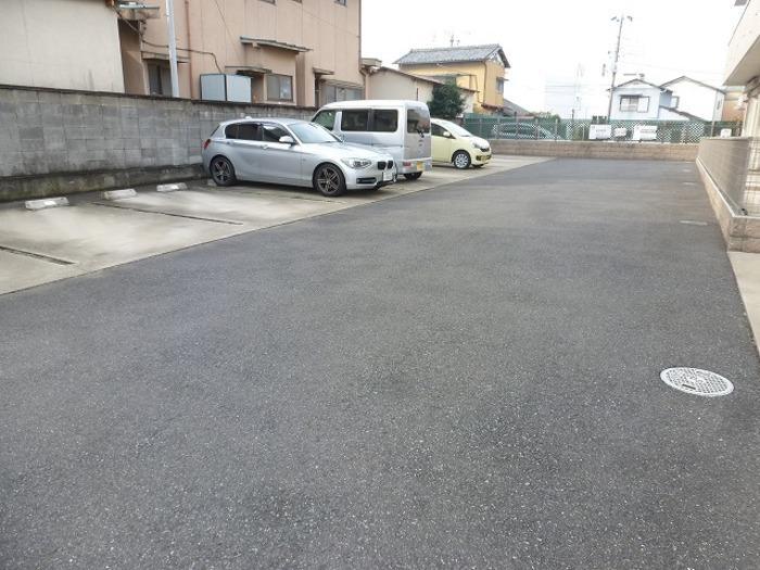 拡大写真:Frente 1階105の駐車場