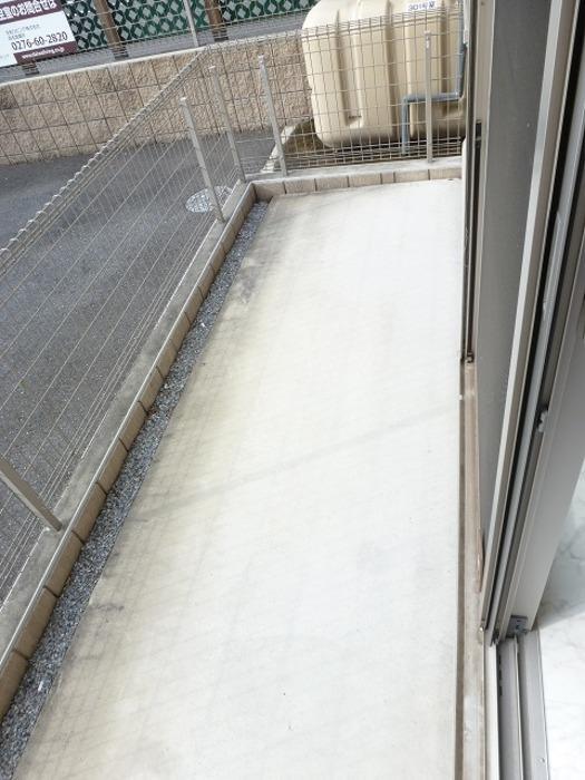 拡大写真:Frente 1階105の雨戸付き