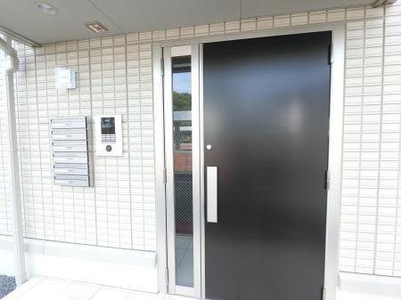 拡大写真:Coure 2階201のエントランスオートロック