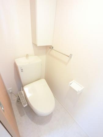 拡大写真:Coure 2階201のシャワー付トイレ