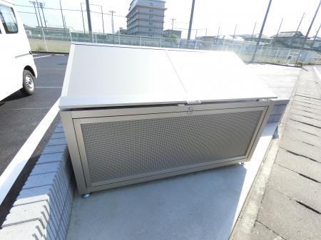 拡大写真:コスタデルソーレ 1階102のごみ置き場