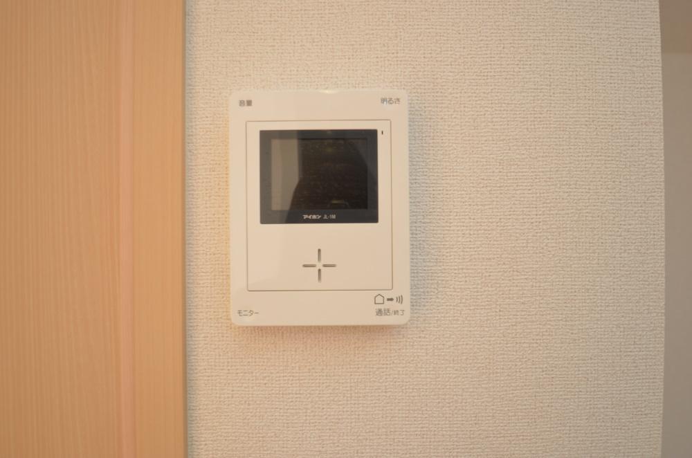 拡大写真:クリスタル コーエー 1階102のカメラ付インターホン