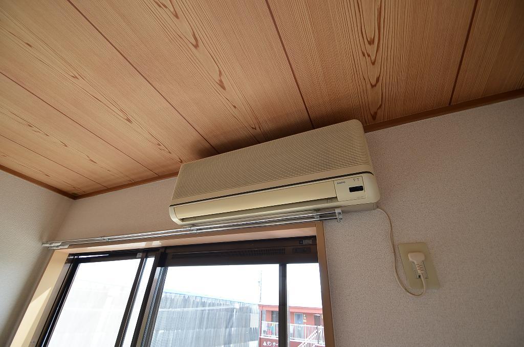 拡大写真:サンサープラスⅠ 1階102のエアコン