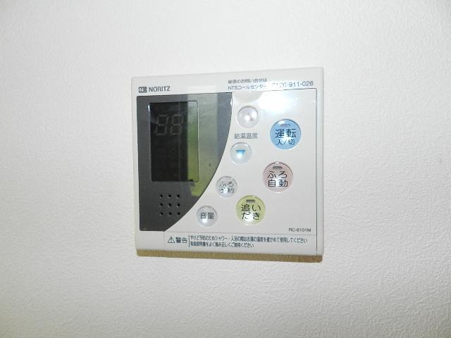 拡大写真：スプリングス 1階102の給湯リモコン