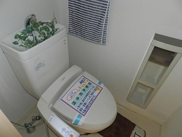 拡大写真：スプリングス 1階102のシャワー付トイレ