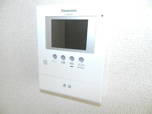 拡大写真:キャトルセゾン 2階203のカメラ付インターホン