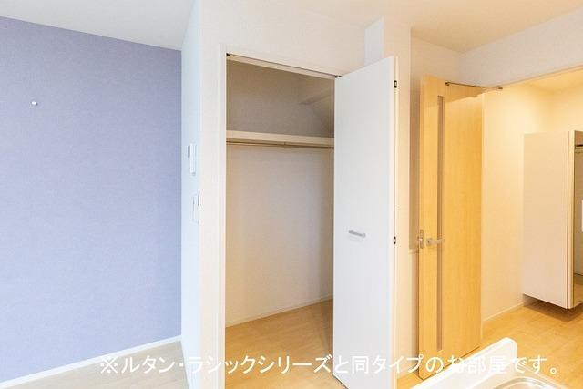 拡大写真:ウナ カーサ シクーラ 1階102のクローゼット