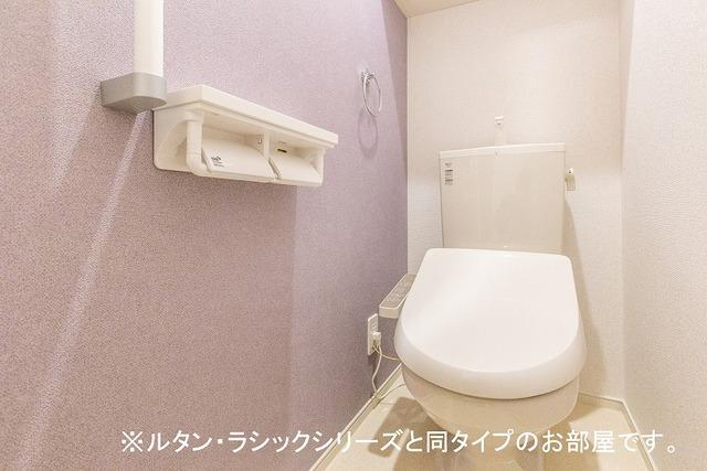 拡大写真:ウナ カーサ シクーラ 2階203のシャワー付トイレ(イメージ)