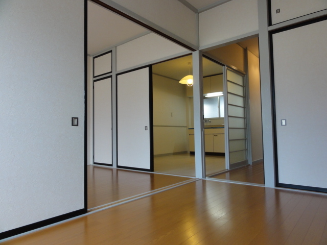 拡大写真:竹下マンション 2階201のフローリング・建具(イメージ)
