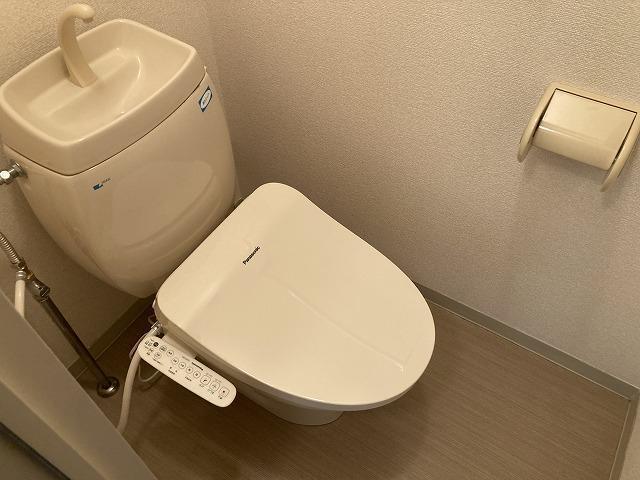 拡大写真:福島市八木田字川原内 2階202のシャワー付トイレ