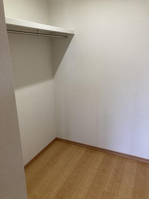 拡大写真:福島市森合字丹波谷地前 101のウォークインクローゼット