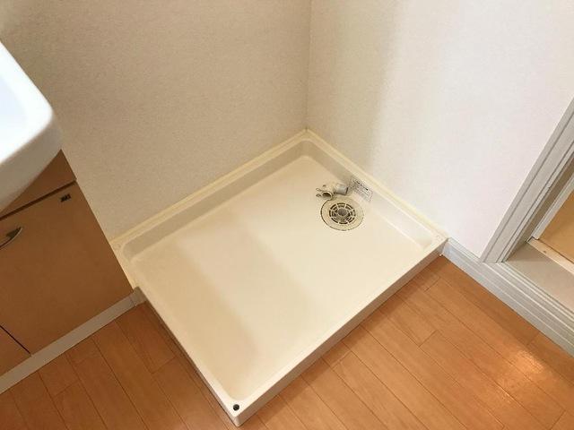 拡大写真:キングス ビレッジM 2階201の洗濯機置場
