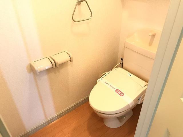 拡大写真:キングス ビレッジM 2階201のシャワー付トイレ