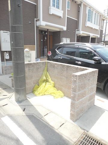 拡大写真:プランドール 1階102のごみ集積場