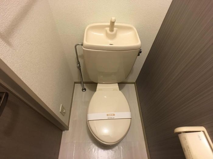 拡大写真:ヴィレッジタカミドー A 1階102のトイレ