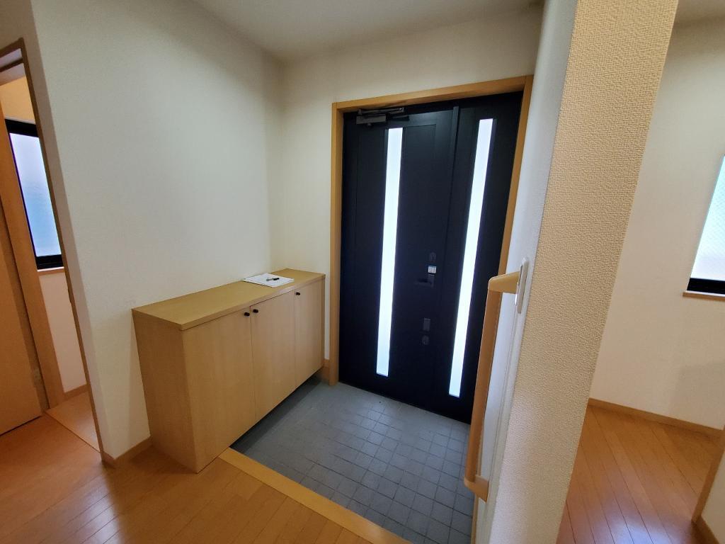 拡大写真:山口様貸戸建 2階1の玄関