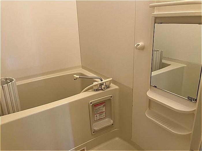 拡大写真:セジュール類家 1階B102のバス