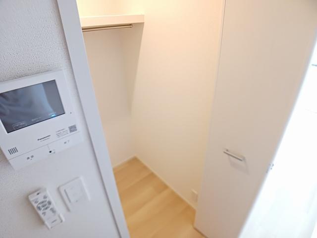 拡大写真:ネアタウンD 1階102の収納