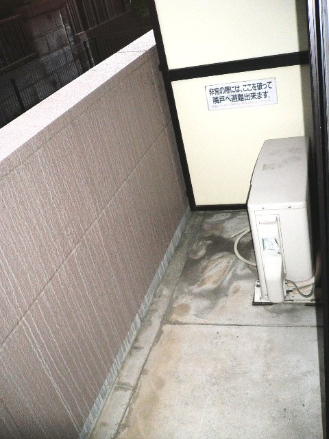 拡大写真：ロイヤルスクエア 1階102のベランダ