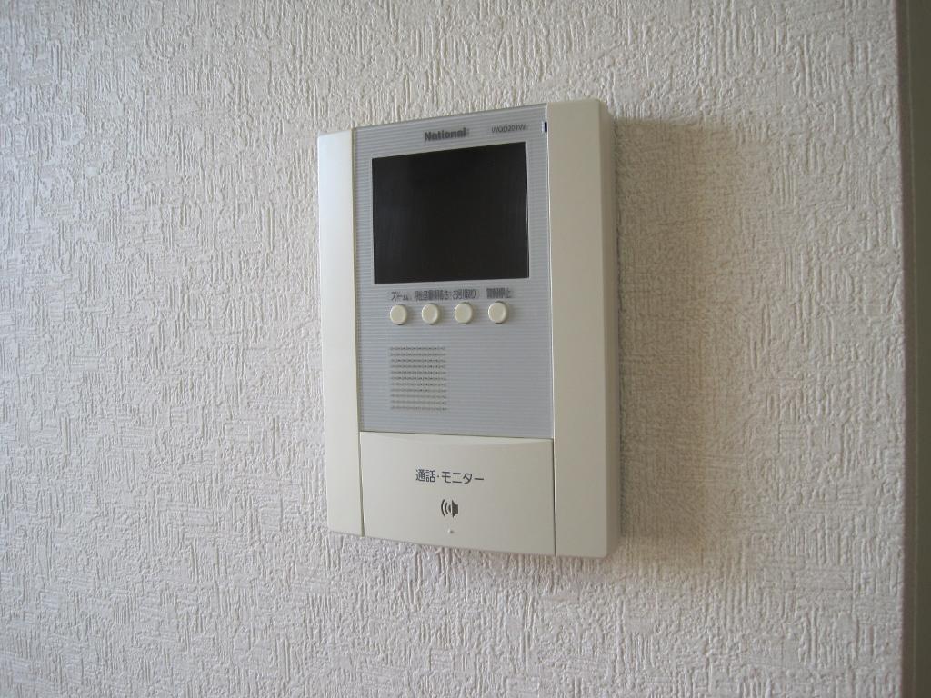 拡大写真:メゾンセレスト A 1階103のカメラ付インターホン