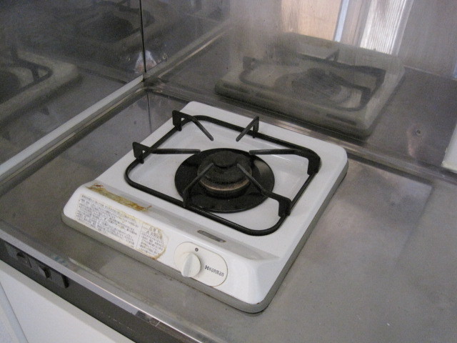 拡大写真:岐阜市茜部菱野3丁目 3階302のガスコンロ