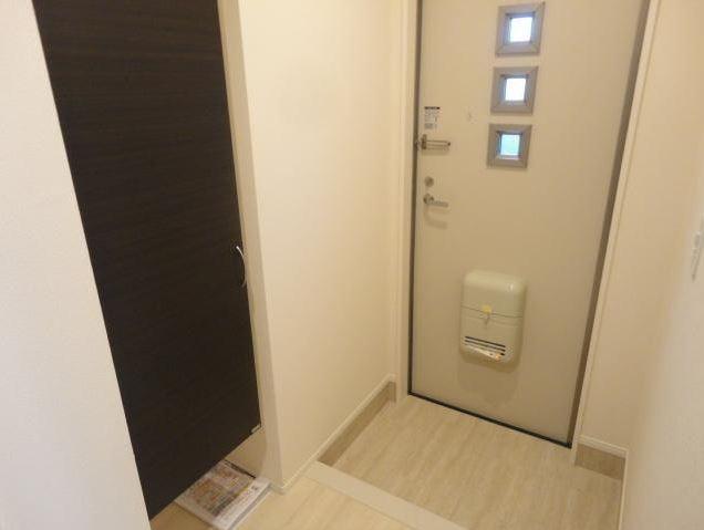 拡大写真：岐阜市蔵前５丁目 1階201の玄関