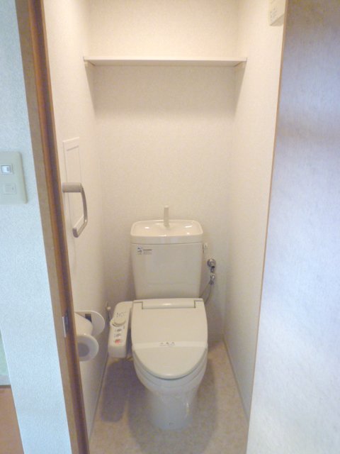 拡大写真:大阪市淀川区宮原1丁目 202のシャワー付トイレ