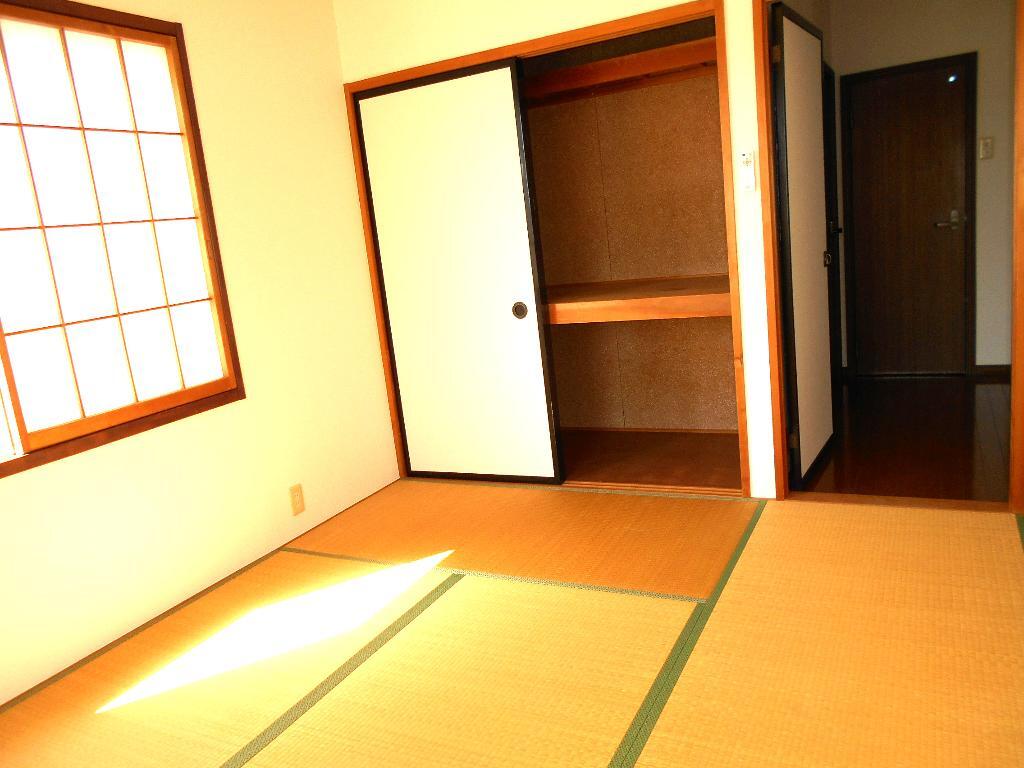 拡大写真:すまいるハイツ 2階203の収納