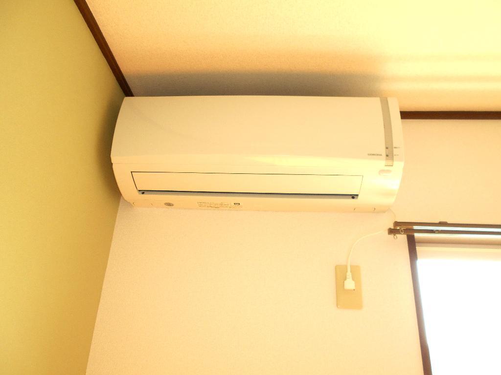 拡大写真:すまいるハイツ 2階203のエアコン