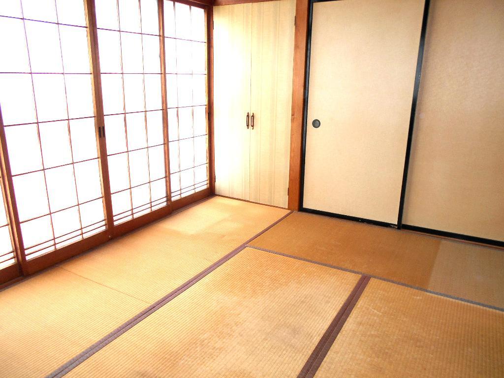 拡大写真:コーポ八幡 1階101の和室