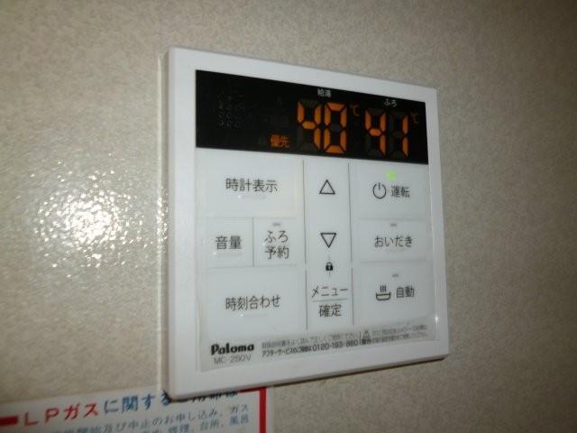 拡大写真:倉敷市福島 1階102の給湯リモコン
