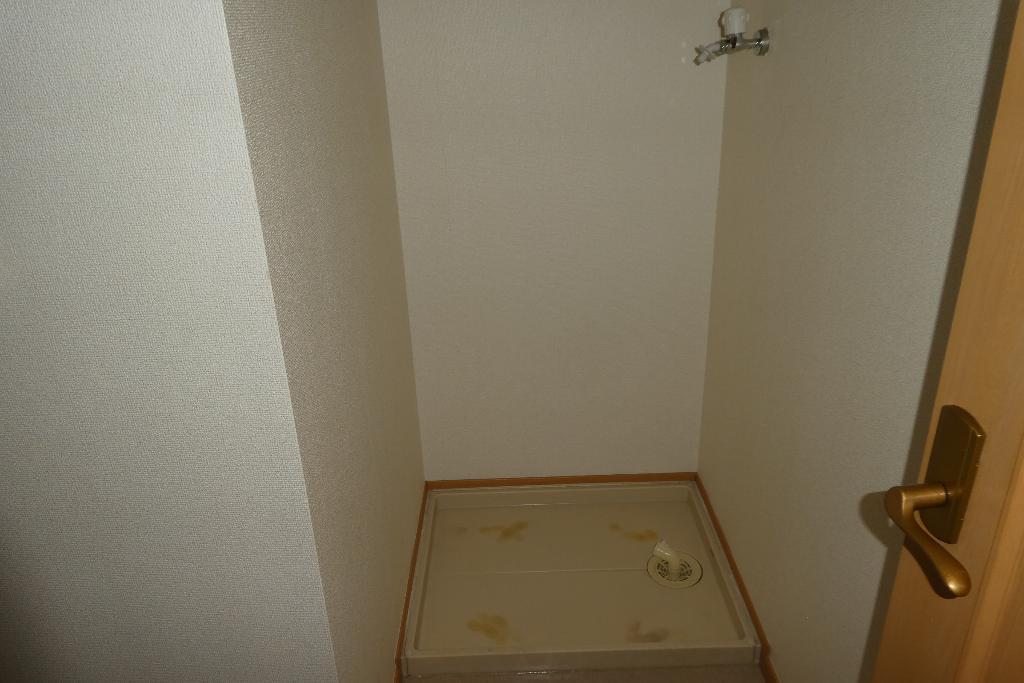 拡大写真:倉敷市上東 1階102の洗濯機置場