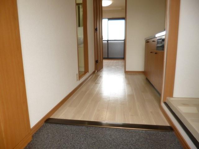 拡大写真:倉敷市上東 2階202の玄関(イメージ)