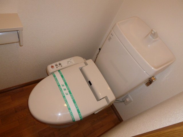 拡大写真:倉敷市日ノ出町1丁目 1階101のシャワー付トイレ