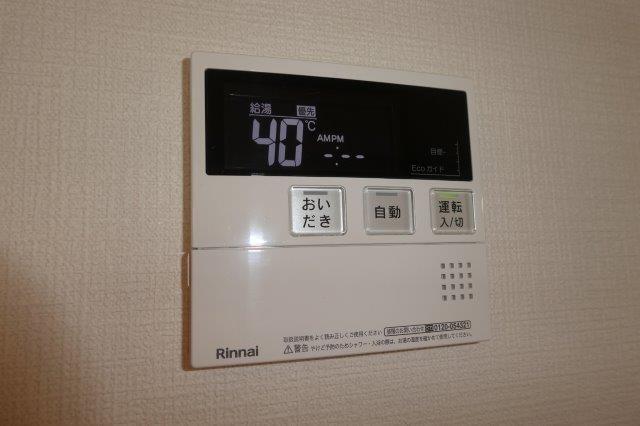 拡大写真:倉敷市大内 1階101の給湯リモコン