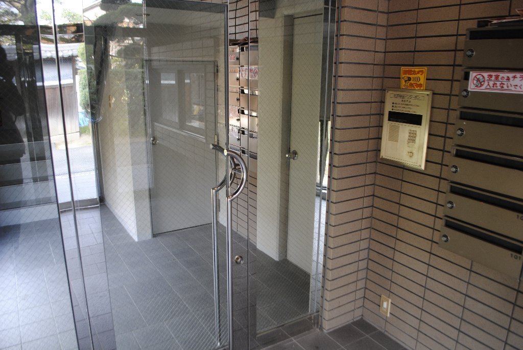 拡大写真:倉敷市八王寺町 2階201のオートロック