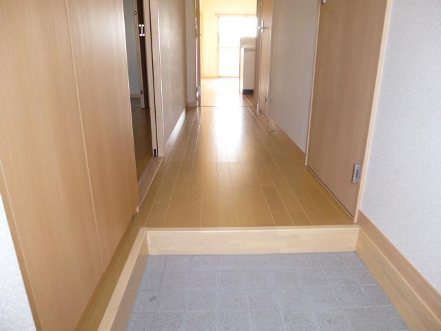 拡大写真:倉敷市水江 3階303の玄関(イメージ)