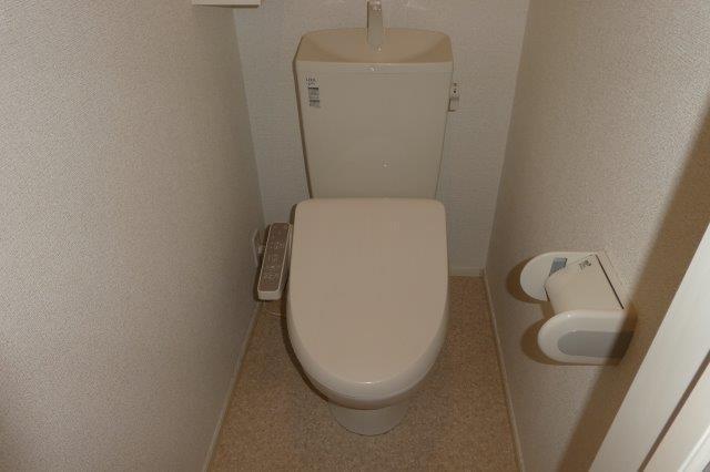 拡大写真:総社市井尻野 2階202のシャワー付トイレ