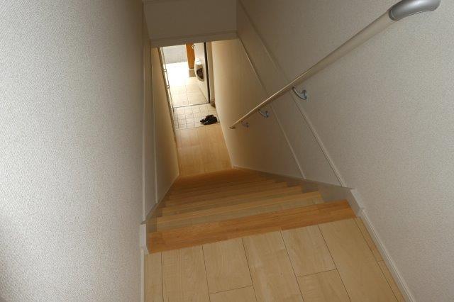 拡大写真:総社市井尻野 2階202の階段