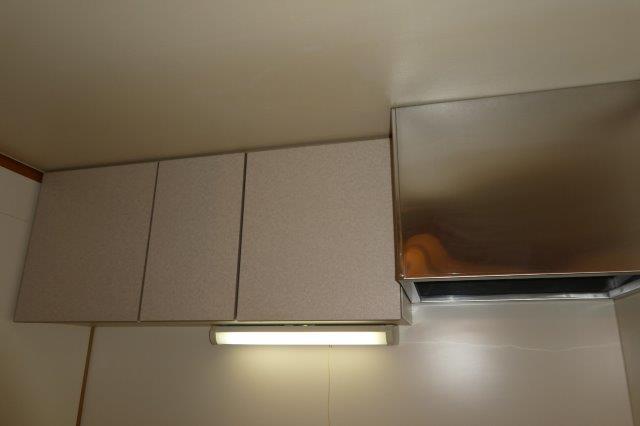 拡大写真:倉敷市中央1丁目 2階203のキッチン上収納