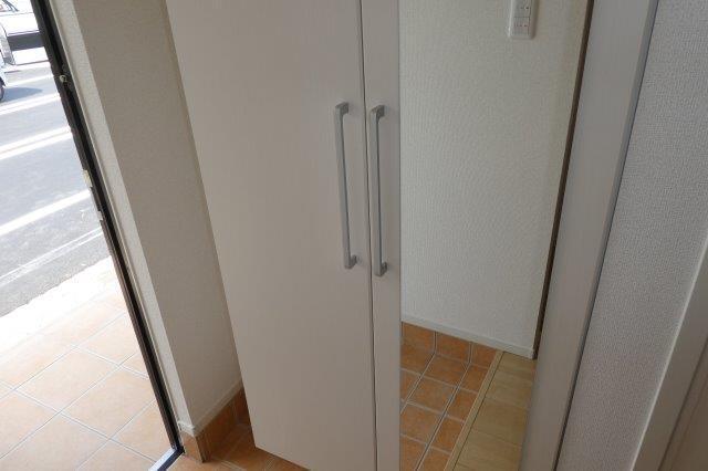 拡大写真：総社市井尻野 1階101の下駄箱(イメージ)