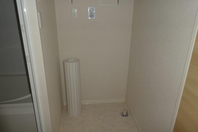 拡大写真:倉敷市茶屋町 2階202の洗濯機置場