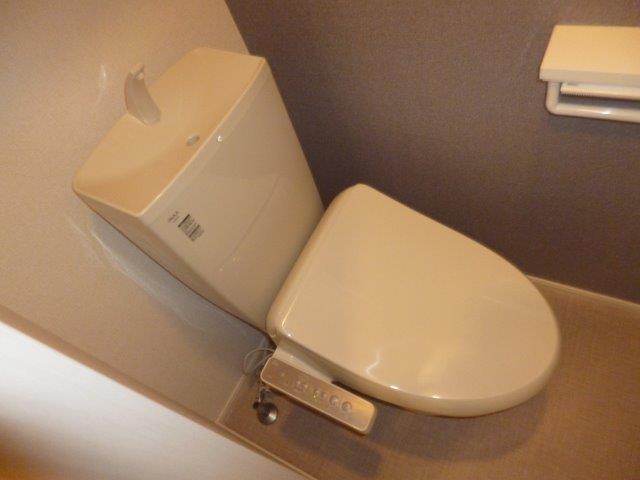 拡大写真:倉敷市水江 1階103のシャワー付トイレ
