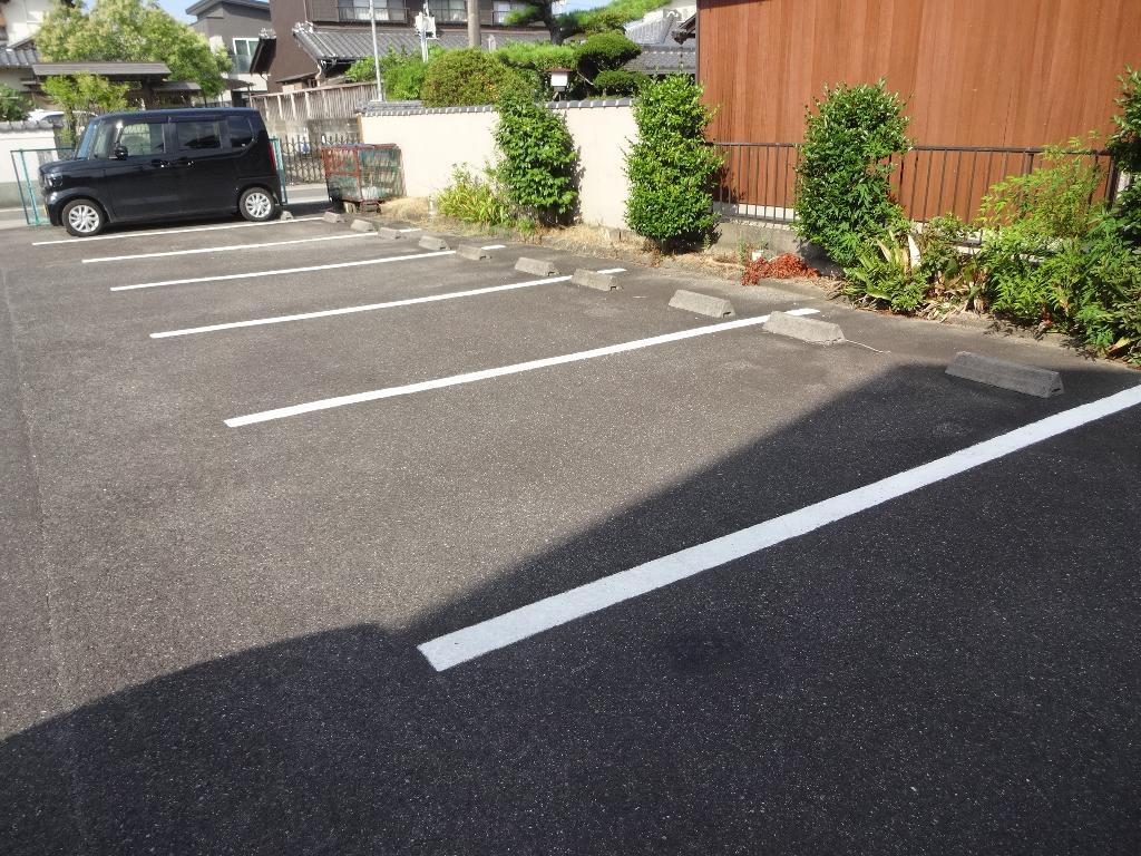 拡大写真:小宮ハイツ 1階103の駐車場(イメージ)