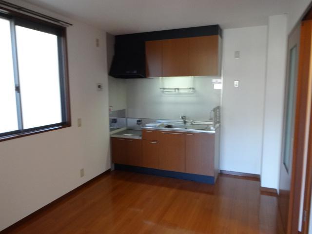 拡大写真:サウスアベニュー・エヌ C棟 1階101のリビング