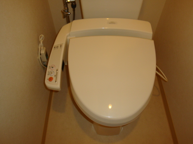 拡大写真：トップハウス垂水　２ 2階202のシャワー付トイレ