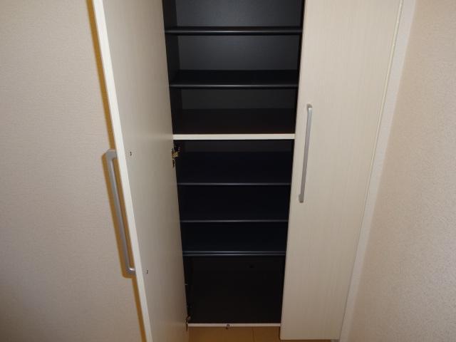 拡大写真:ハイシード平和 1階105の下駄箱(イメージ)