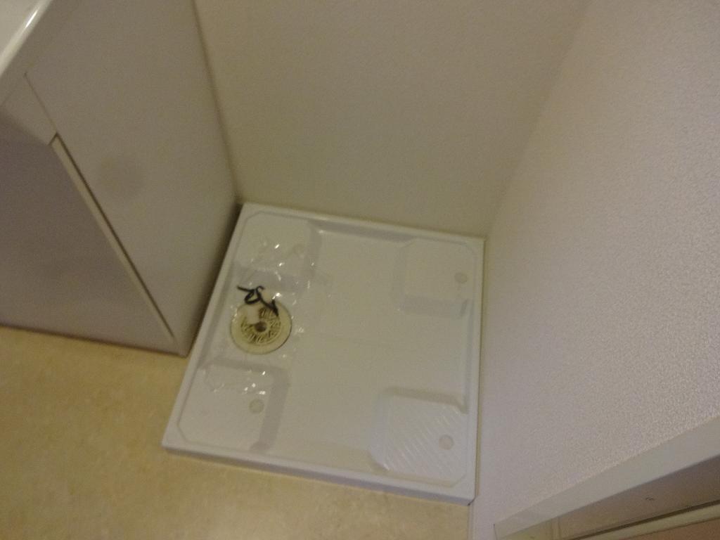 拡大写真：マロン 1階102の洗濯機置場